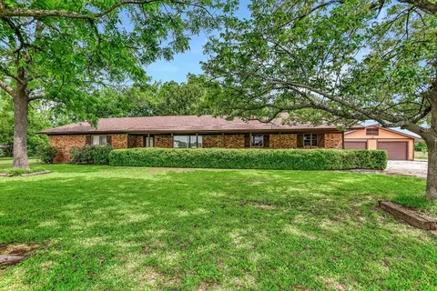 406 Meadow Estates Rd, Tom Bean, TX 75489