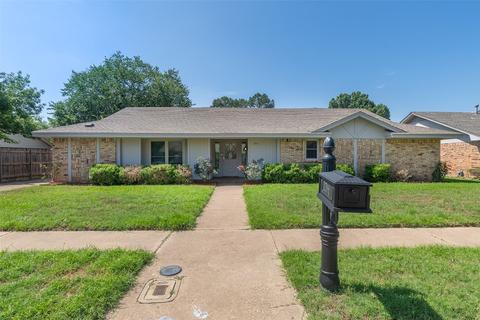 2714 Whispering Trail Cir, Pantego, TX 76013