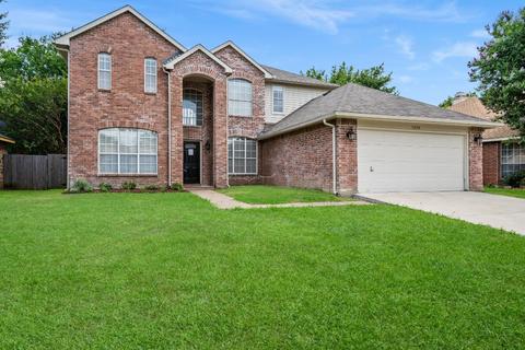 1028 Silver Spruce Dr, Arlington, TX 76001
