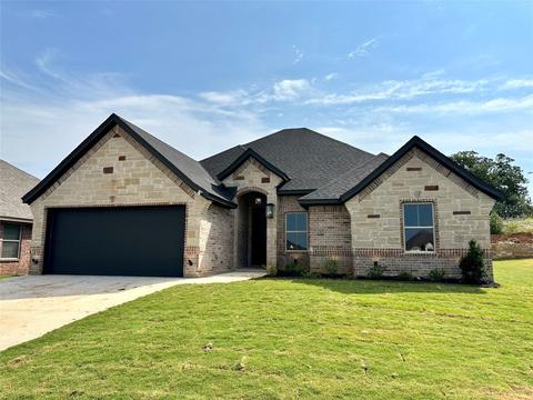 231 Jacinth Ln, Granbury, TX 76049