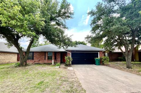 821 Larue Dr, Cedar Hill, TX 75104