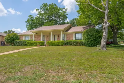1002 Hyde Park Ct, Cleburne, TX 76033