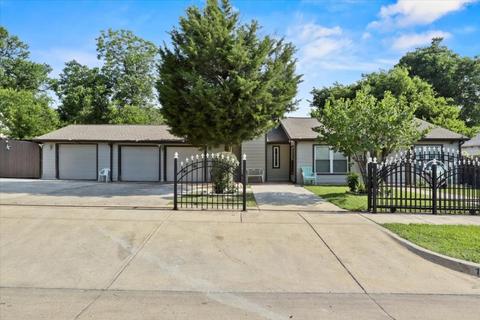 1121 E Ramsey Ave, Fort Worth, TX 76104