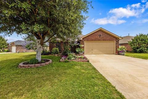 249 Creekside Dr, Saginaw, TX 76131