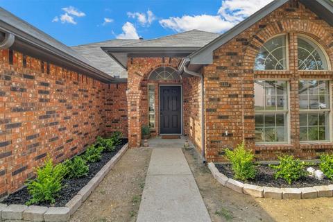 916 Clover Hill Ln, Cedar Hill, TX 75104