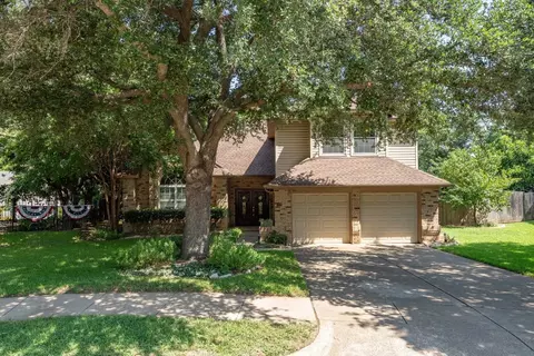 610 Huntington Ct, Grapevine, TX 76051