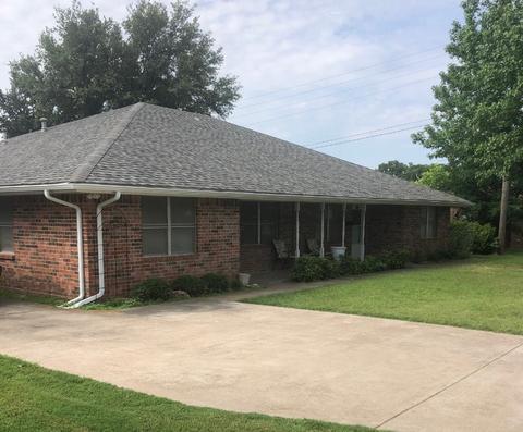 1103 N Mill St, Bowie, TX 76230