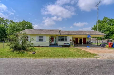 817 Nash Ave, Van Alstyne, TX 75495