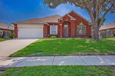 8132 Ross Lake Dr, Fort Worth, TX 76137