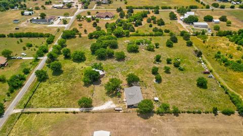 106 Meadow Crst, Waxahachie, TX 75167