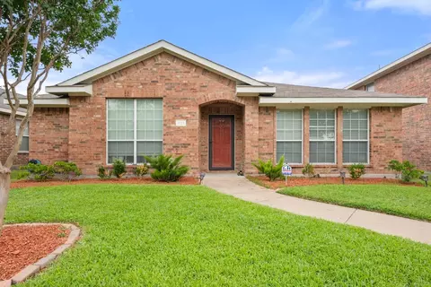 621 Horseshoe Ct, Desoto, TX 75115