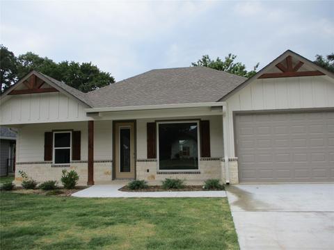 131 Pine St, Emory, TX 75440