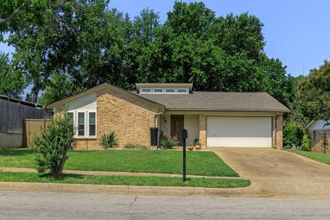 501 Walden Trl, Euless, TX 76039