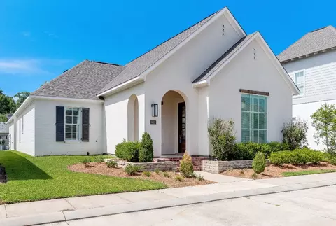 1923 Copper Lily Ln, Shreveport, LA 71106