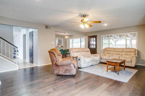 208 Springridge Ln, Euless, TX 76039 photo 2