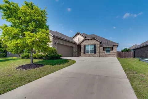 215 Cambridge St, Waxahachie, TX 75165