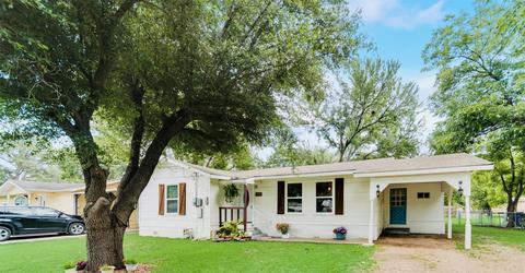 4113 Harris St, Greenville, TX 75401