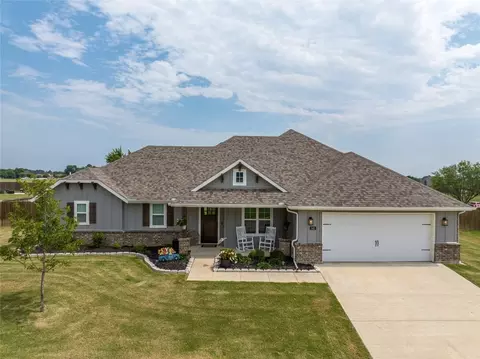 542 E Carol St, Pilot Point, TX 76258