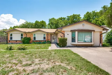 637 W Springdale Ln, Grand Prairie, TX 75052