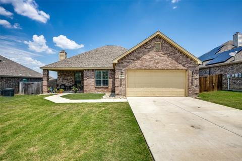 4902 Lakepark Dr, Sanger, TX 76266