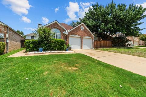 933 Winterstone Dr, Lewisville, TX 75067