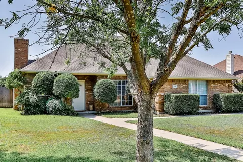 104 Honeysuckle Dr, Justin, TX 76247