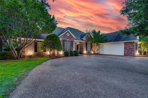 2404 Inverrary Dr, Ennis, TX 75119