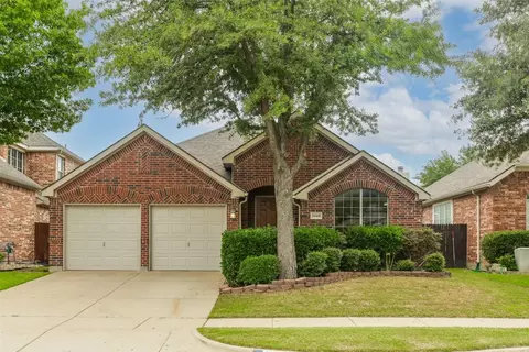 2660 Waterway Dr, Grand Prairie, TX 75054