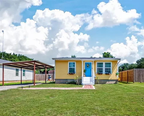 126 Spring Valley Cir, Azle, TX 76020