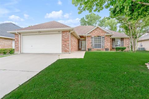 704 High Eagle Dr, Arlington, TX 76001