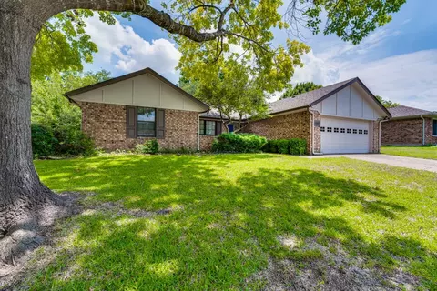 1507 Cobblestone Ln, Cleburne, TX 76033