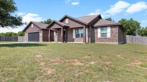 230 Candlewood Cir, Gainesville, TX 76240