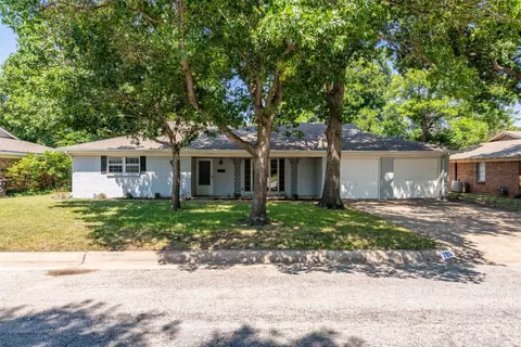 7816 Chantilly Ln, Fort Worth, TX 76134