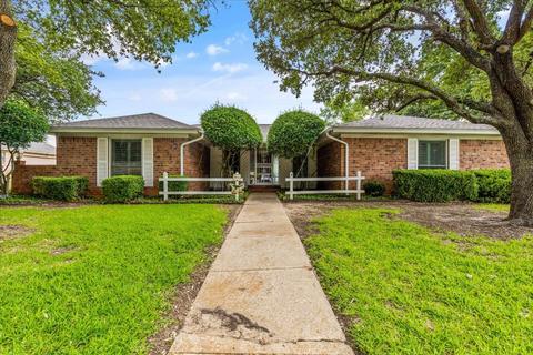 2873 Hurstview Dr, Hurst, TX 76054