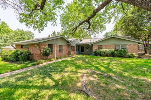 1015 Coke Dr, Arlington, TX 76010