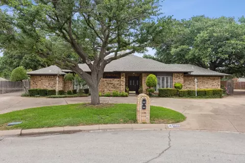 4854 Starcrest Ct, Fort Worth, TX 76132