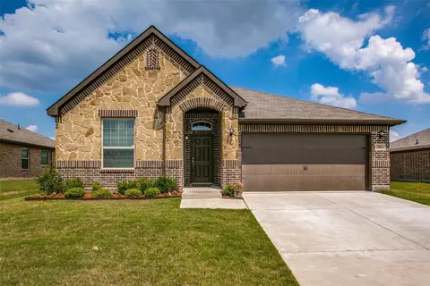 3903 Bridle Path Ln, Sanger, TX 76266
