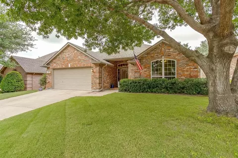 10416 Stonehill Dr, Benbrook, TX 76126