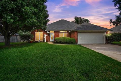 405 Shelby Dr, Burleson, TX 76028