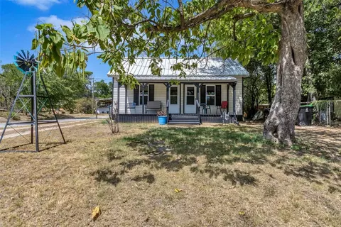 212 S Allen St, Boyd, TX 76023