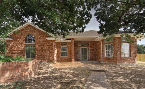 105 Country Brook Ct, Weatherford, TX 76087