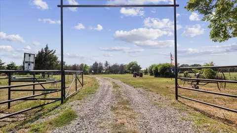 3322 County Road 1105, Celeste, TX 75423 photo 9