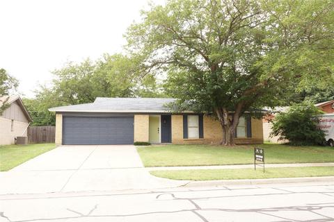 916 Vaughn Dr, Burleson, TX 76028