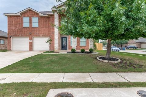 3965 Polar Brook Dr, Fort Worth, TX 76244