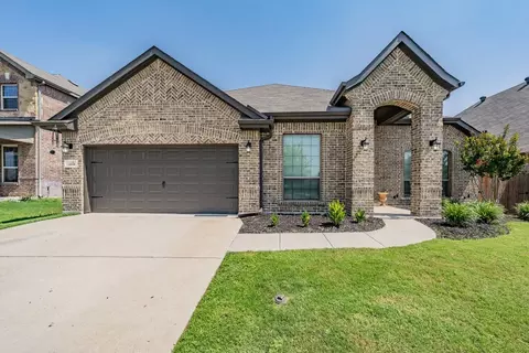 308 Cattlemans Trl, Saginaw, TX 76131