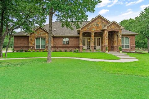 109 Preston Oaks Ct, Azle, TX 76020