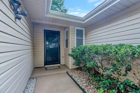 710 Dickey Dr, Euless, TX 76040 photo 2