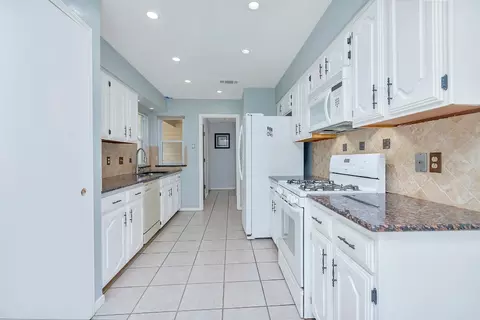 710 Dickey Dr, Euless, TX 76040 photo 3