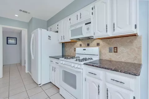 710 Dickey Dr, Euless, TX 76040 photo 4