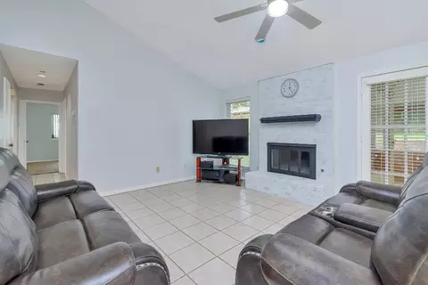 710 Dickey Dr, Euless, TX 76040 photo 17